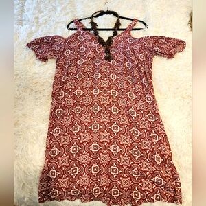All For Color dress featuring a red and white patterned design.siz L.Fill Like M